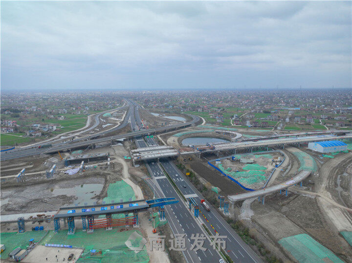 南通绕城高速新进展:新联枢纽匝道顶推顺利启动