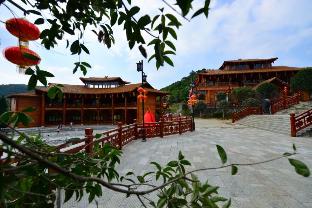 【县区】到马鬃苗族乡避暑,感受"最炫民族风"!