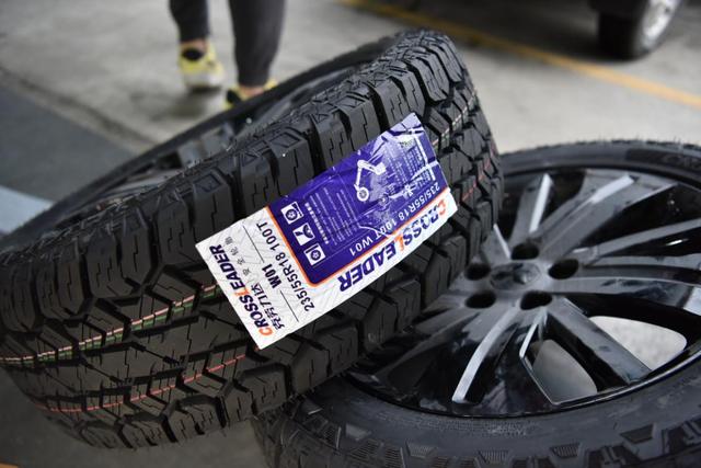 ht轮胎就是我们平时用的公路胎,它非常适合铺装路面,一般车辆在出厂时