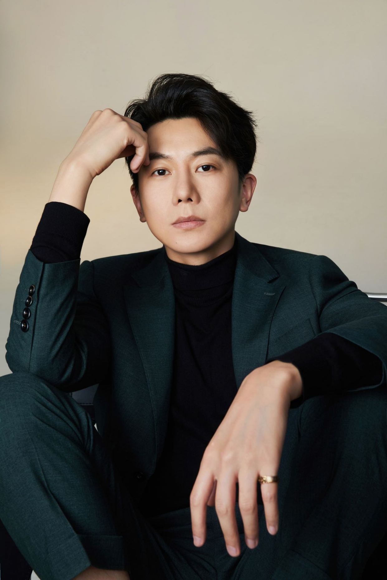 王聪生日写真曝光 绅士儒雅帅气值满分