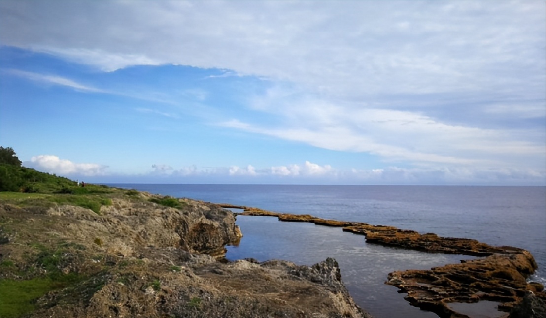 南太平洋上的汤加塔布岛沿海,为什么会形成"喷潮洞"?