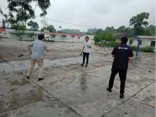 威远县连界镇中新小学校开展反恐防暴演练