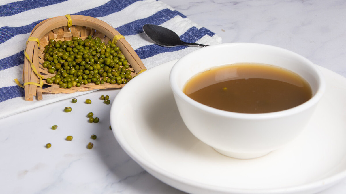 天气回暖,来碗绿豆汤,春夏最佳甜汤,教你用啥锅,喝多少最消暑