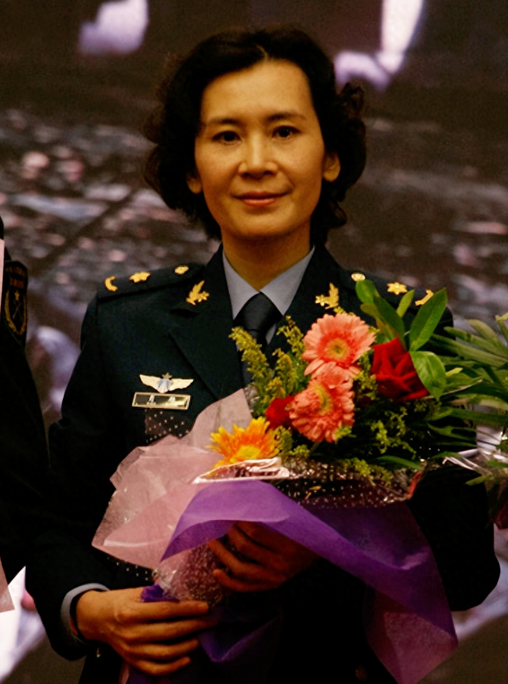 回顾演员肖雄80年代红极一时巅峰时为拍戏离婚今65岁仍单身