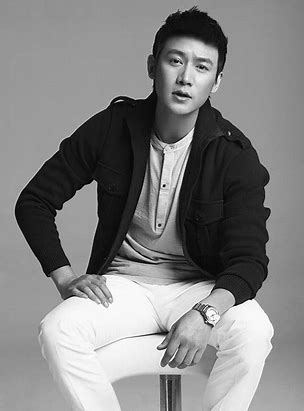 大胆亲吻戏!中老年演员舌舔嘴唇肿胀,亲吻如面条引发观众狂热!