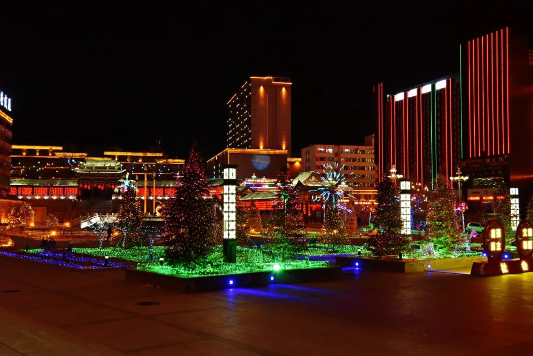 流光溢彩的卓尼夜景 怎一个"美"字了得