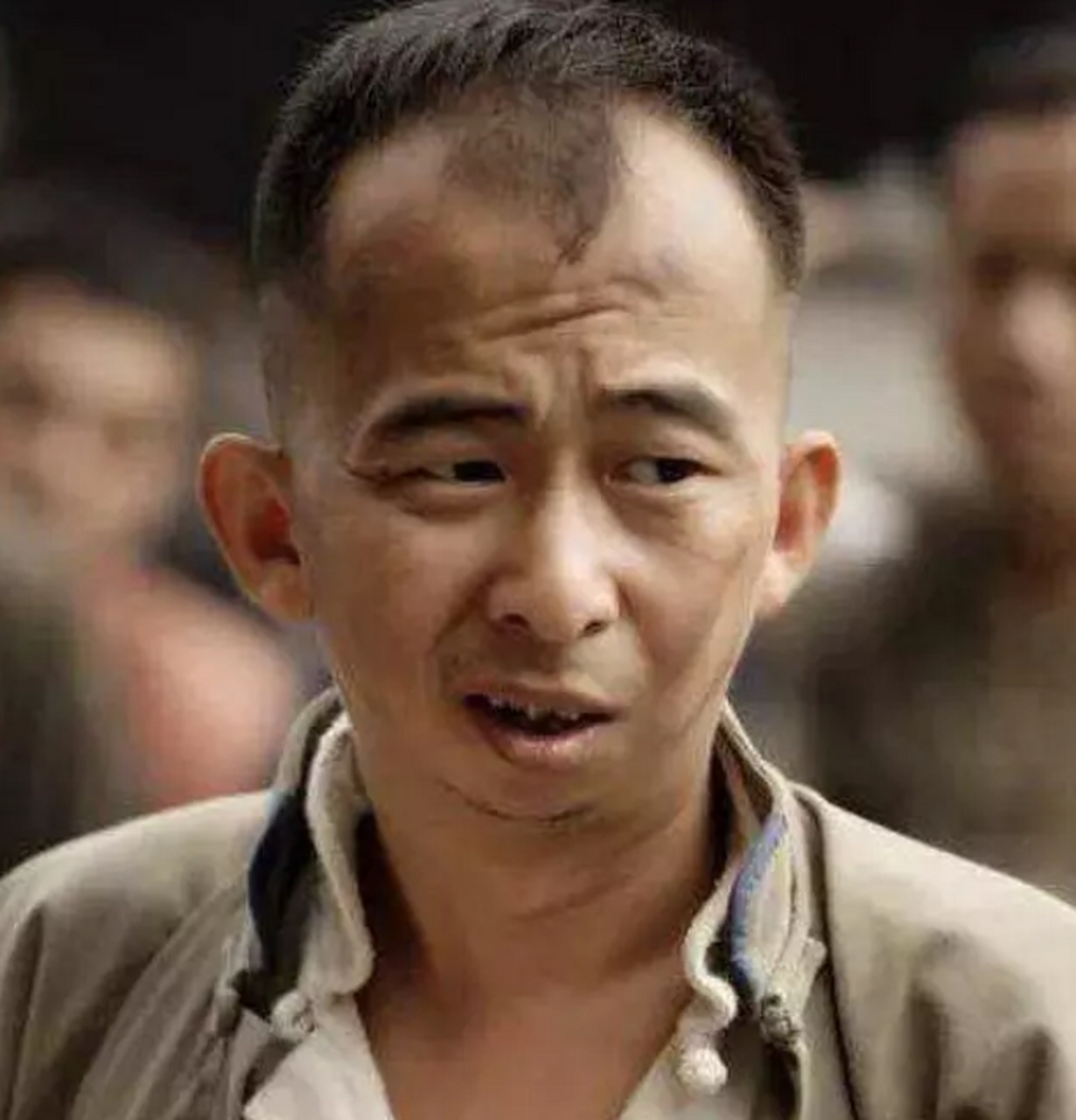 坐拥10亿身家的41岁导演巨兴茂和妻子大婚,让人十分不解的是妻子貌美