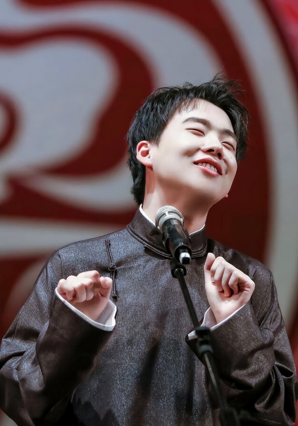 背靠大树好乘凉?范丞丞和郭麒麟证明,打铁还需自身硬