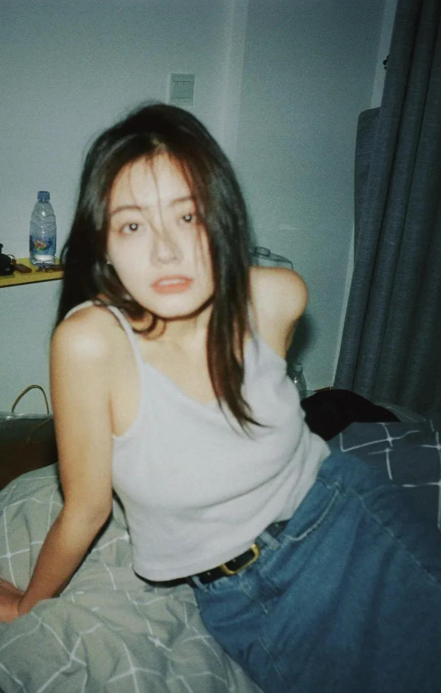 90年代上海首富的女儿,90年代大学生宿舍,90年代的车牌,老照片