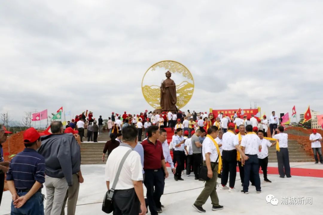 练夫人塑像落成揭幕,浦城又一个广场即将建成!