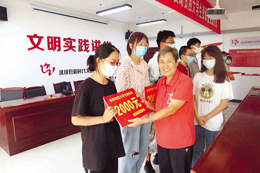 在延川县,高风兰可谓名人.