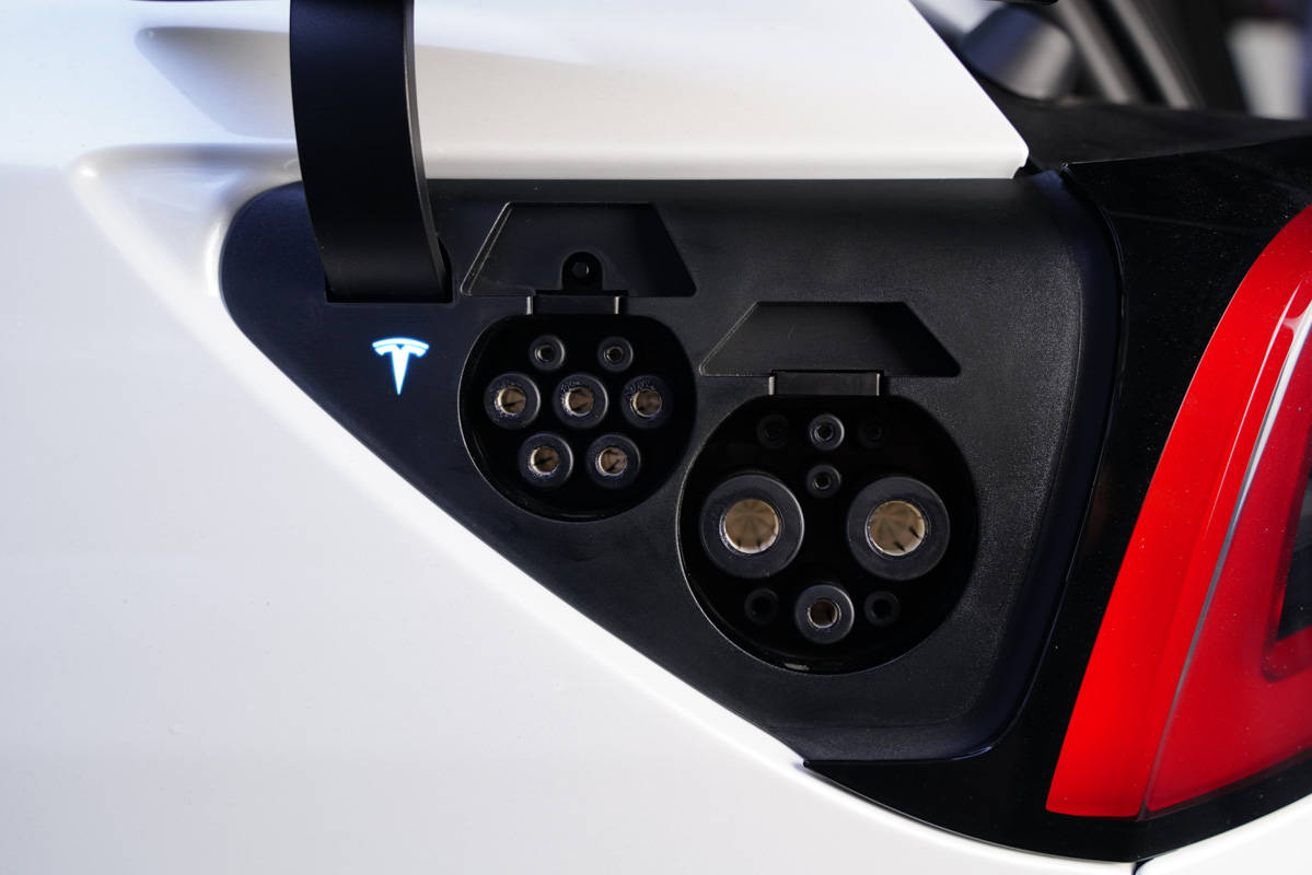 开着新能源车充电不用排队,体验公牛安全便携新能源随车充