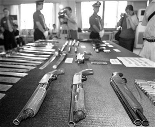 2004年,广州特大黑帮头目简竹醒被抓,宣判后,他说了这样一段话