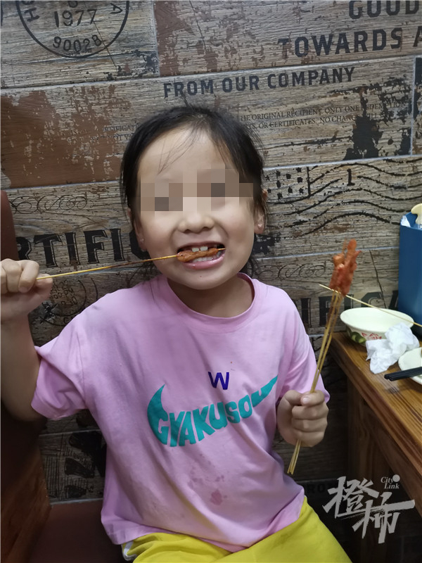 杭州电瓶车自燃事故女童被下病危通知,家人称系品牌门店购车