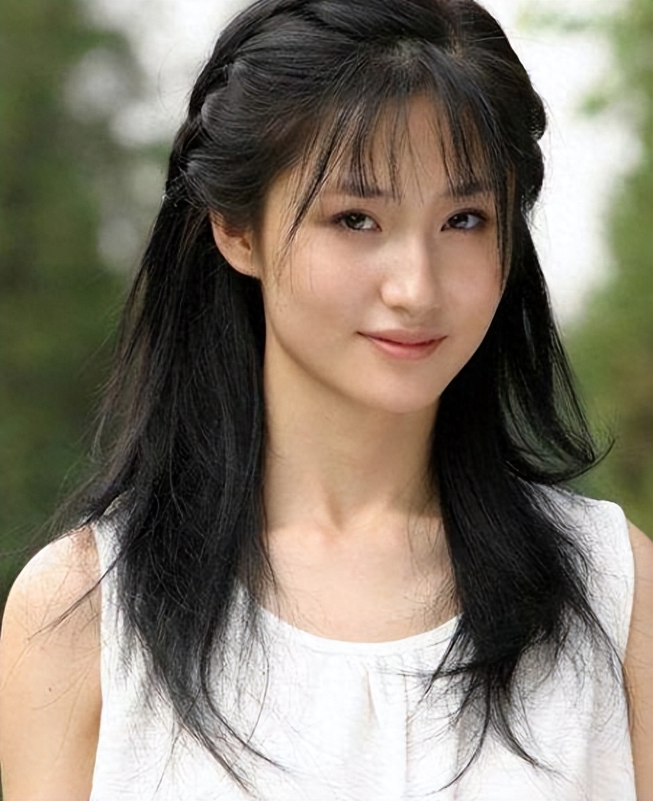 这么多女星中,蓝燕是唯一一位从不后悔拍过风月片的演员.