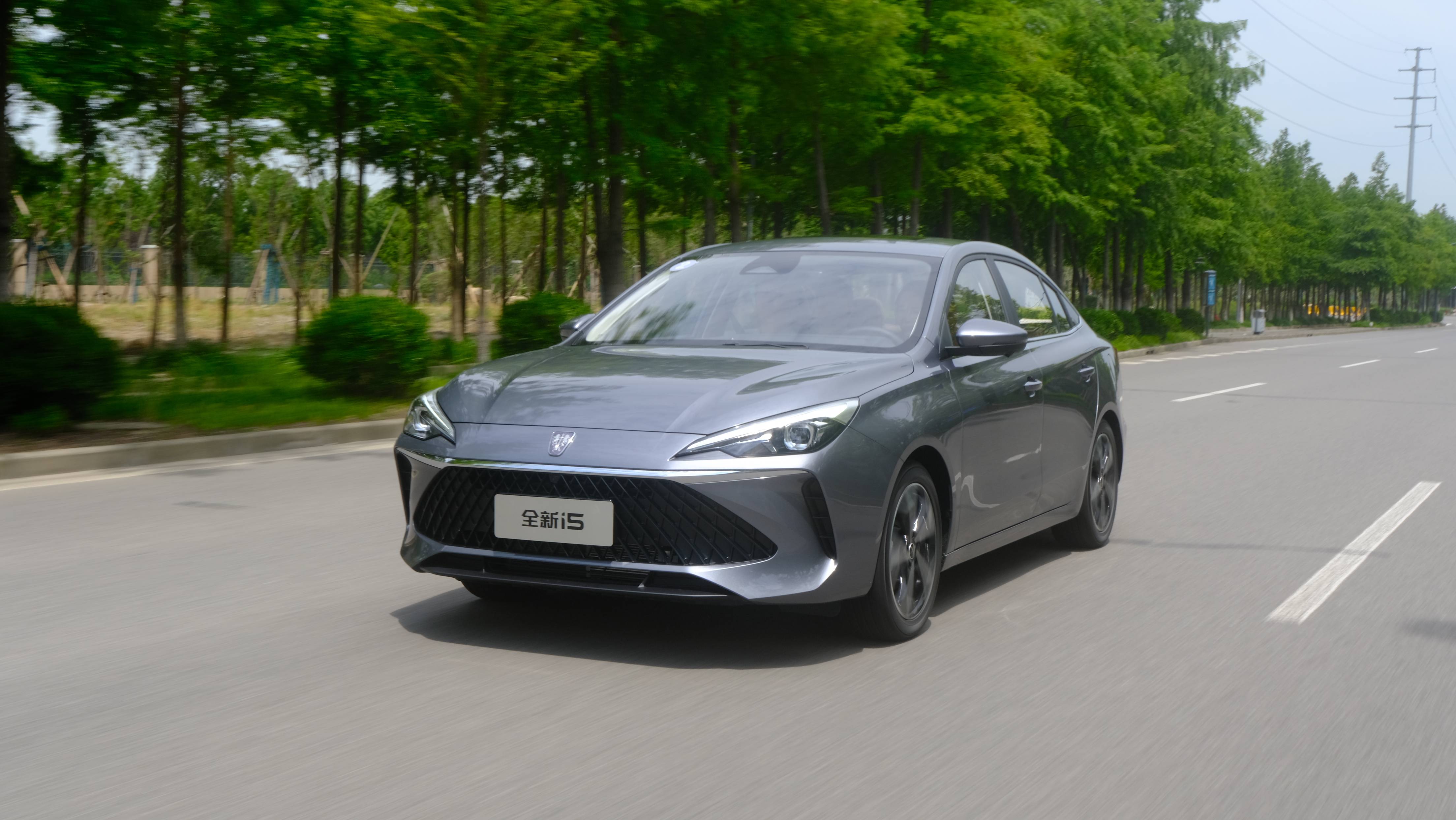 然而,在电动车行业中,仍有一款车型凭借其出众的省油耐用特性,成为