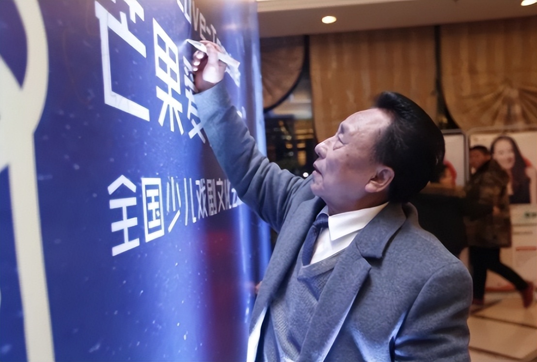 在逃富豪倪福林:10多个情人住宫殿,生娃给钱给房给股份