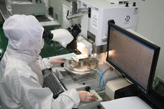 半导体刻蚀机,北方华创与中微公司