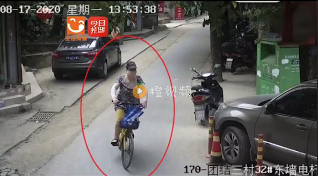 热点|女子趁店主不备偷烤鸭塞裤裆，被抓后坦言：他家鸭子味道蛮好的