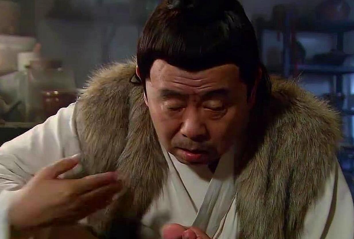 既然武大郎是个清正廉洁相貌不俗的官员,为何会变成不讨喜的矮挫丑呢?