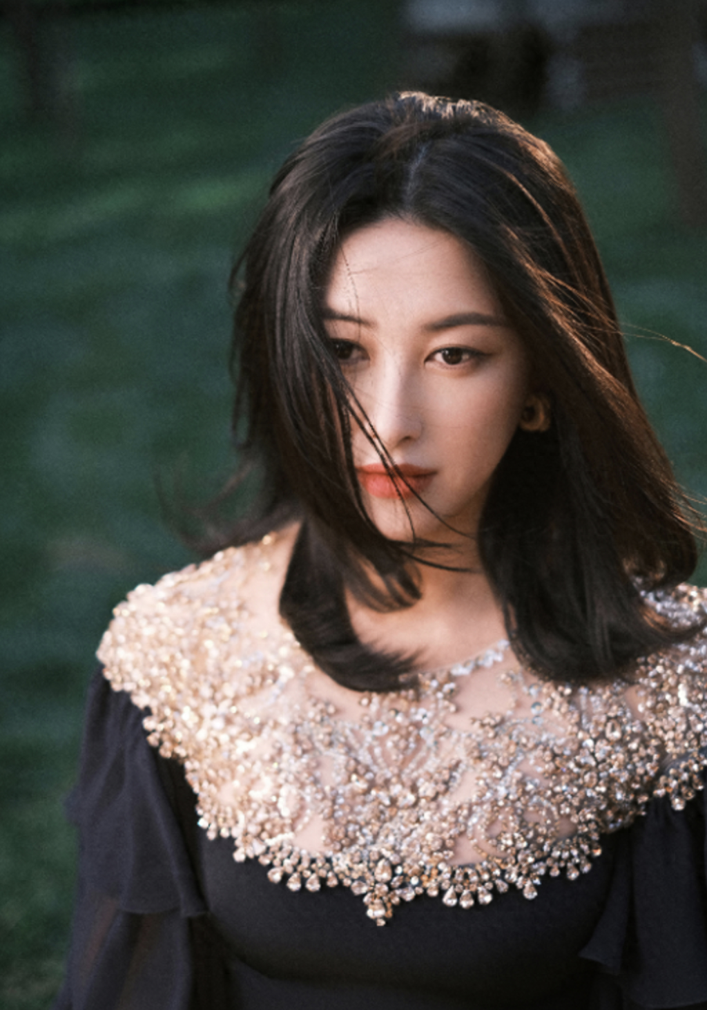 朱珠虽然家境好,但她却非常懂事,在大学期间就靠兼职赚钱,自力更生