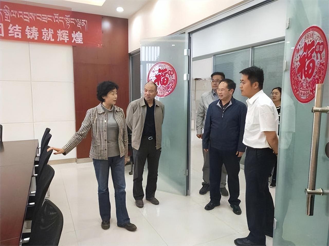 回顾青海女贪官密室被查丈夫看到一半就受不了我走行不