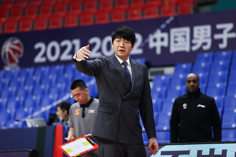 34 12 6!超级外援扛起内线,邱彪信任收到回报,成赢球第一功臣