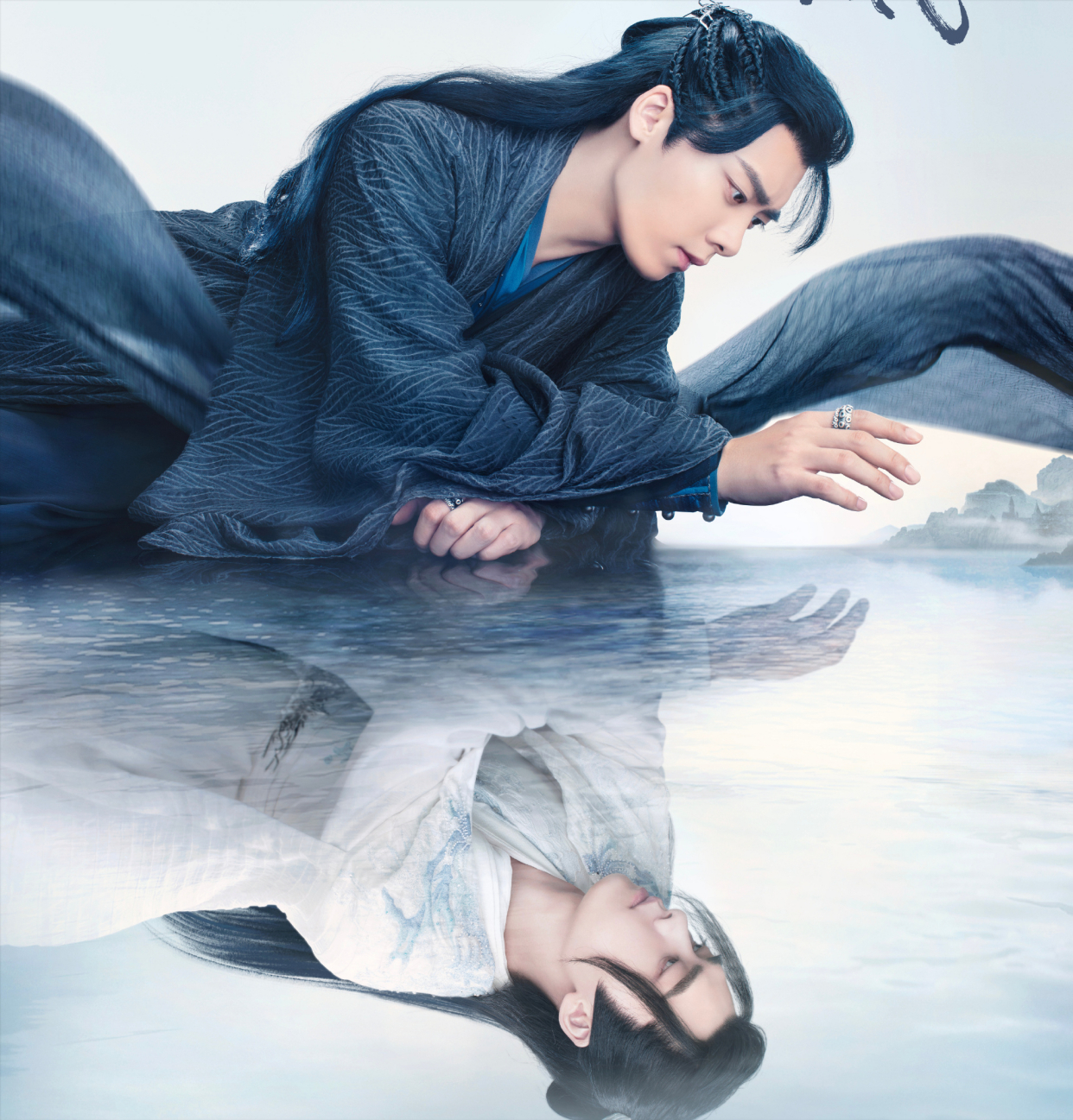 《镜双城》高甜福利!苏摹前世今生海报绝美,李易峰古装首吻来了