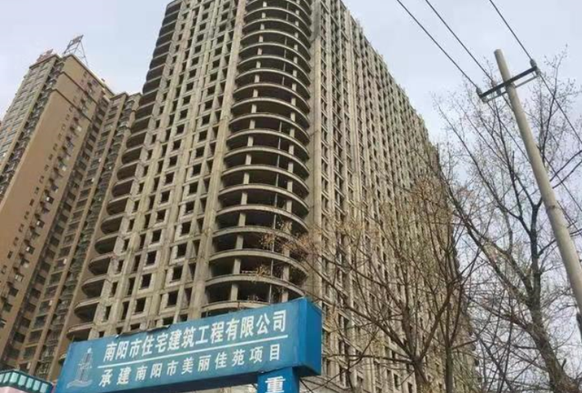 南阳一烂尾楼,曾是团购买房,现可能即将复工!
