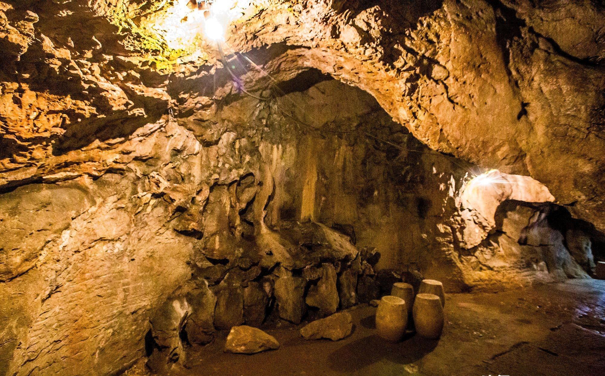 杭州满觉陇有一处水乐洞,环境好,游客少,藏有众多的摩崖石刻