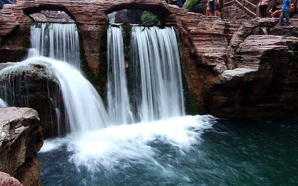 云台山地区的瀑布是天然的吗?