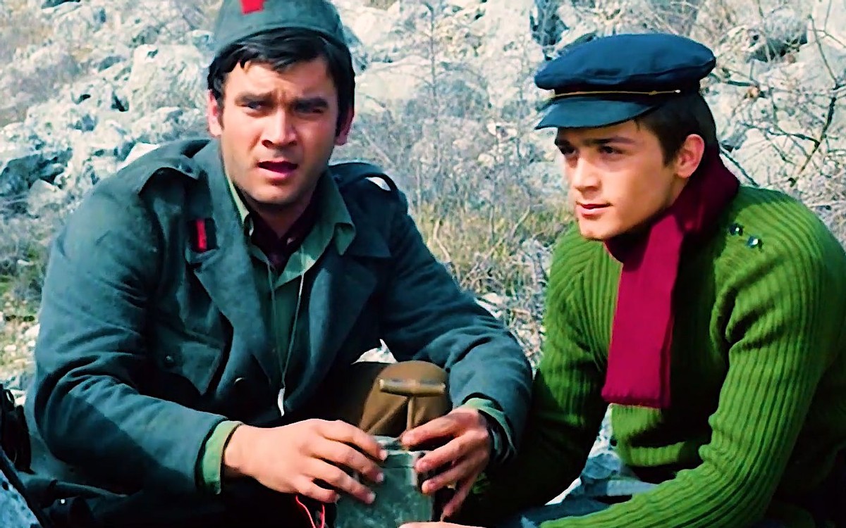 《桥》中的经典配乐《啊朋友再见》,游击队为何用意大利的歌曲?