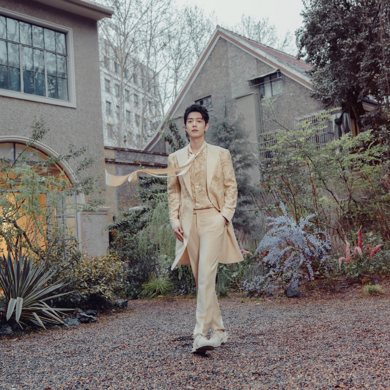 你是否也像我一样,被肖战的颜值和气质所迷倒?