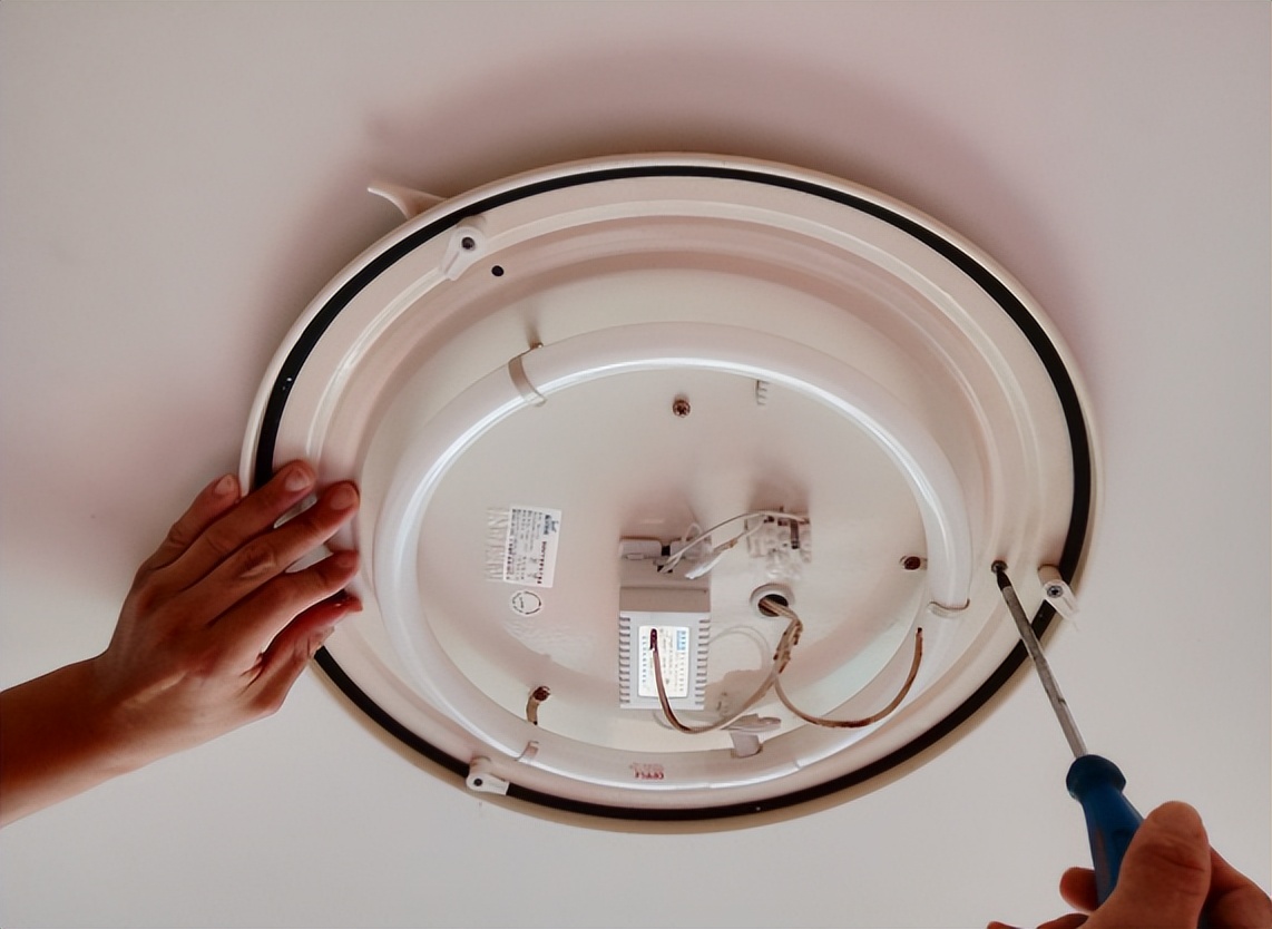 吸顶灯如何安装:从选购到安装全攻略