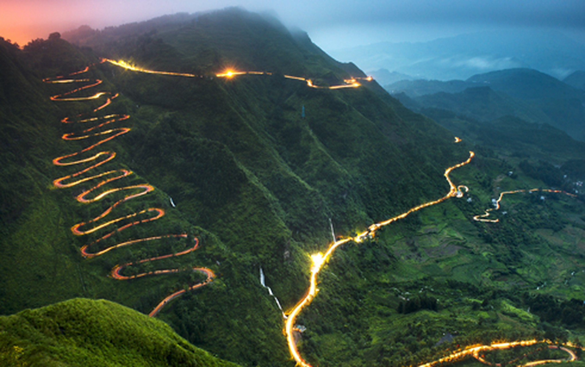 秋日环游指南#二十四道拐,位于贵州省晴隆县,是著名的:史迪威公路的