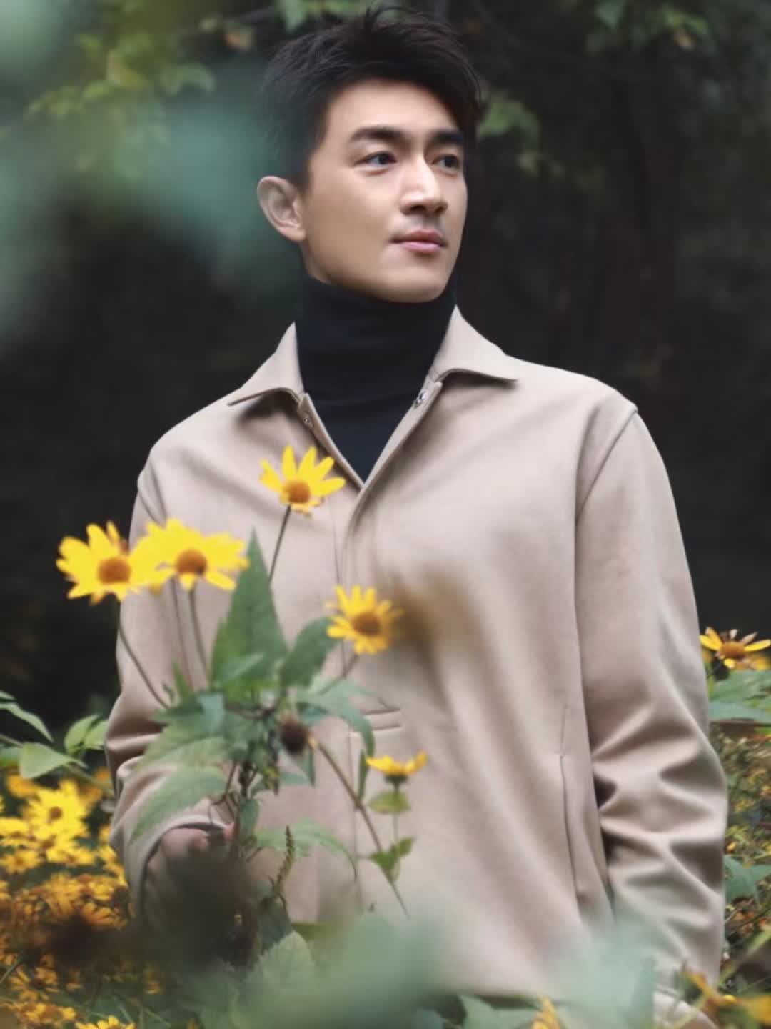 林更新登山拍摄杂志英姿飒爽惊艳全场侧脸鼻子太突出成话题