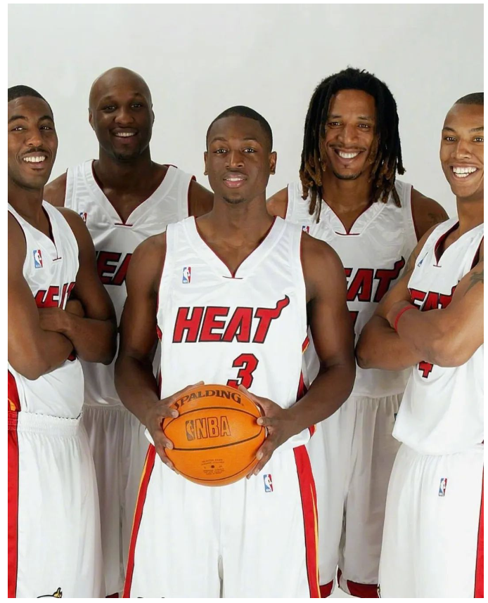 老照片|03年媒体日,96 黄金一代和 03 白金一代哪一届更强?