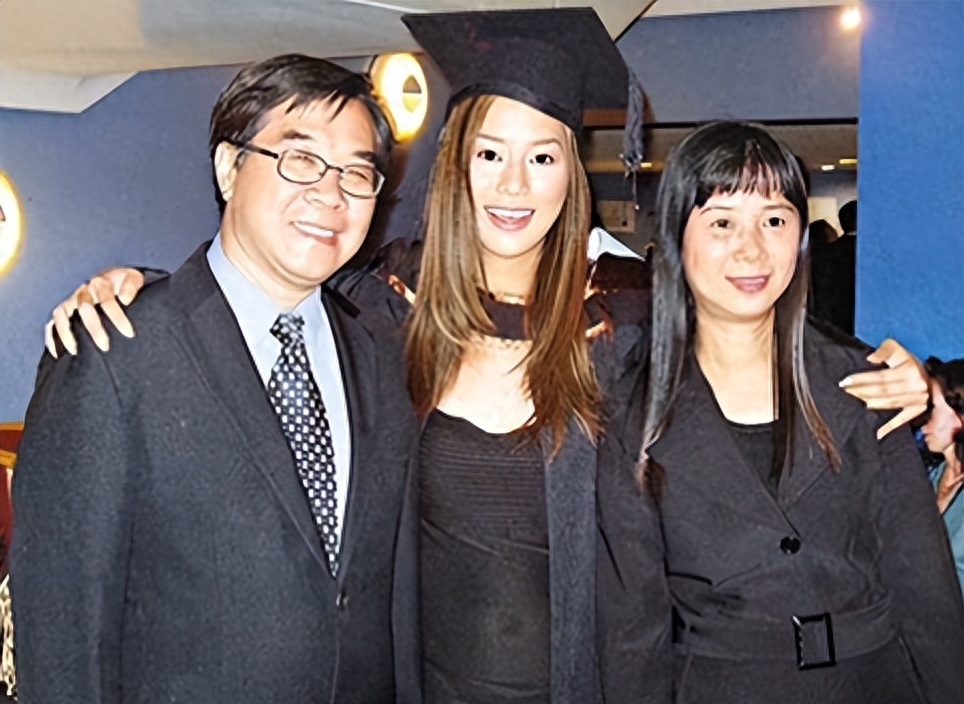 回顾千亿儿媳徐子淇8年生4孩给想挤进豪门的明星敲响了警钟