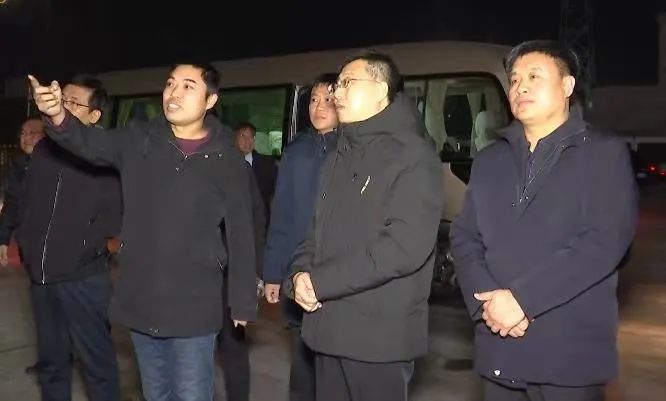 县长李小平带队夜查!