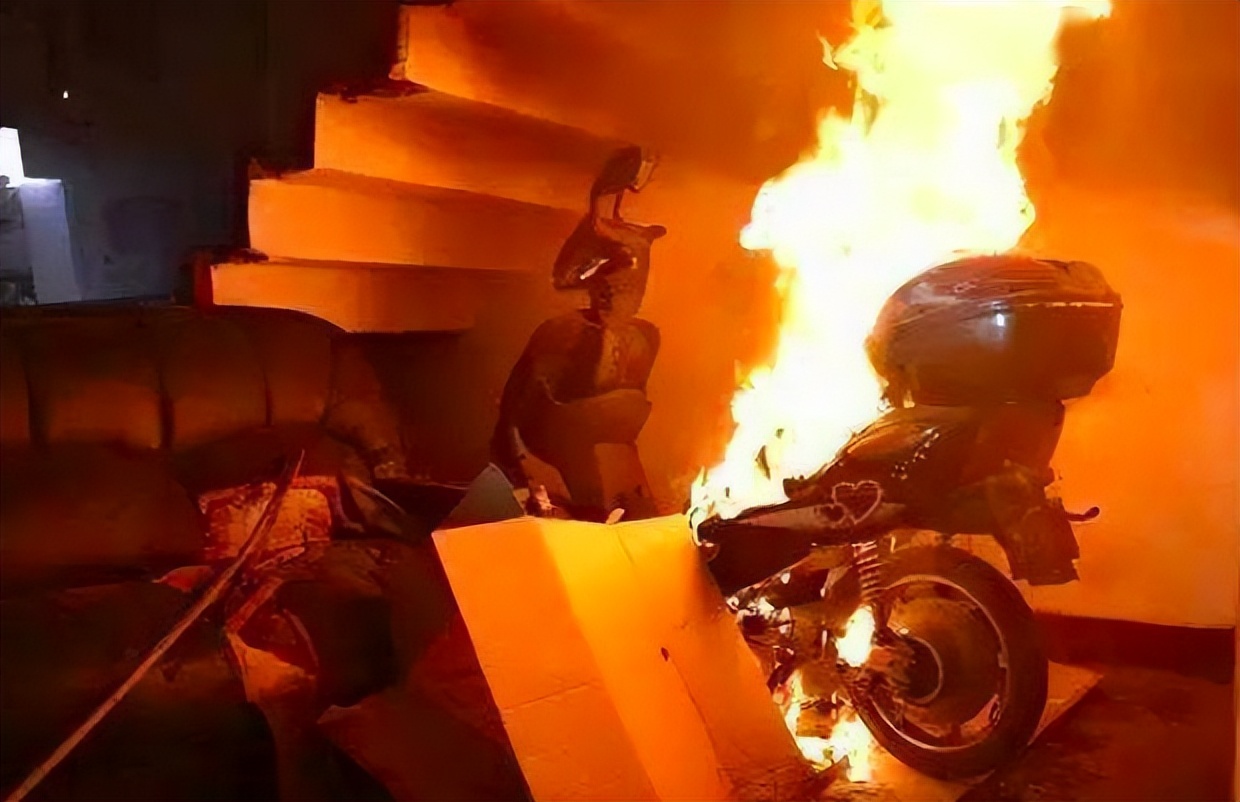 电动车为何起火,锂电池真的不安全吗?电瓶车爆燃到底有多可怕