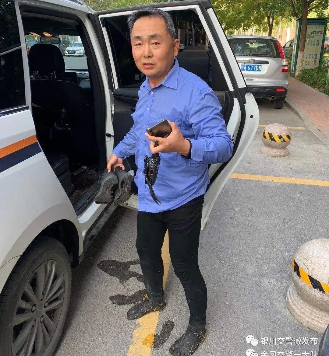 交警孙立峰:如果再选一次   我依然会跳下去