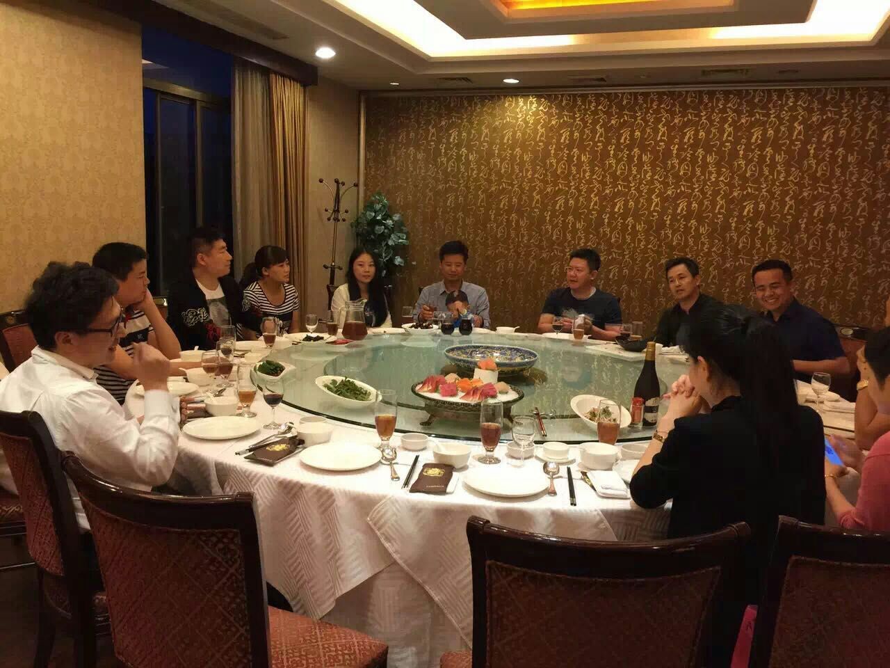 同学聚会aa,有同学没付就先走了,我帮她垫付,次日收到微信愣了