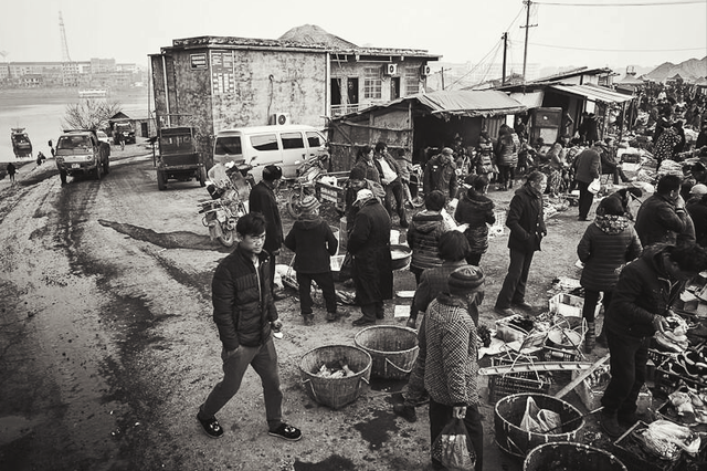 2002年悍匪卞况落网,警方:为什么在死者肚皮上写"公安"画王八