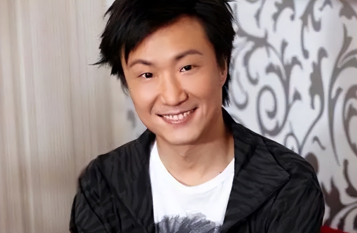 失去蔡卓妍后,郑中基不再浪荡,专心带孩子,甘做老婆奴!