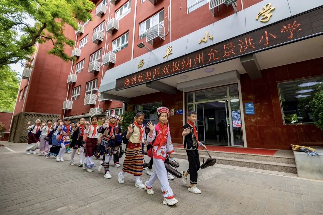 西单小学迎来31名"影子学伴"