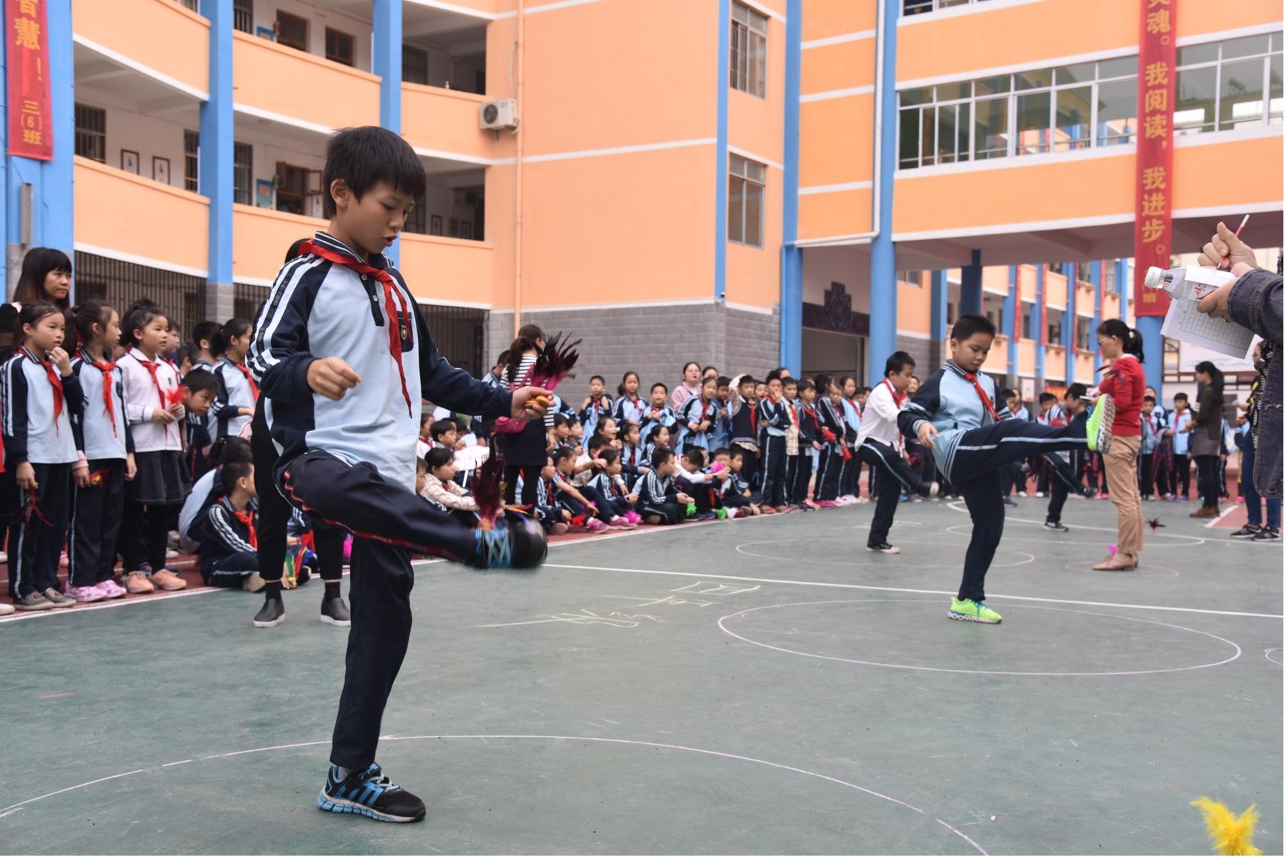 开展毽球运动,提高学生身体素质