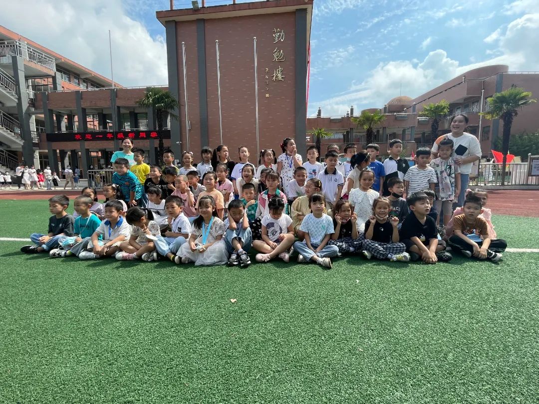 江苏省南通市虹桥小学一年级新生入学记