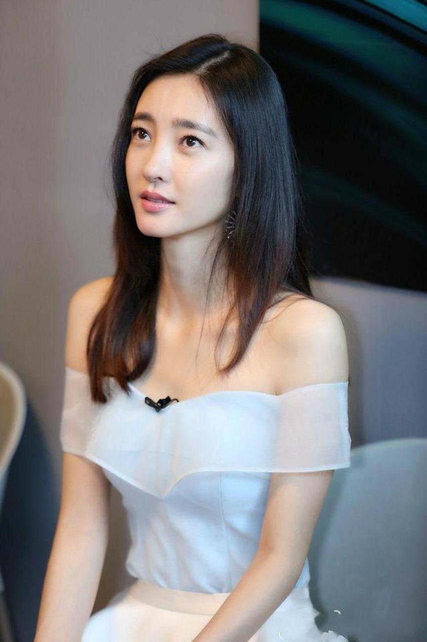 王丽坤:具有姣好的外形,精致的五官,聪慧的悟性