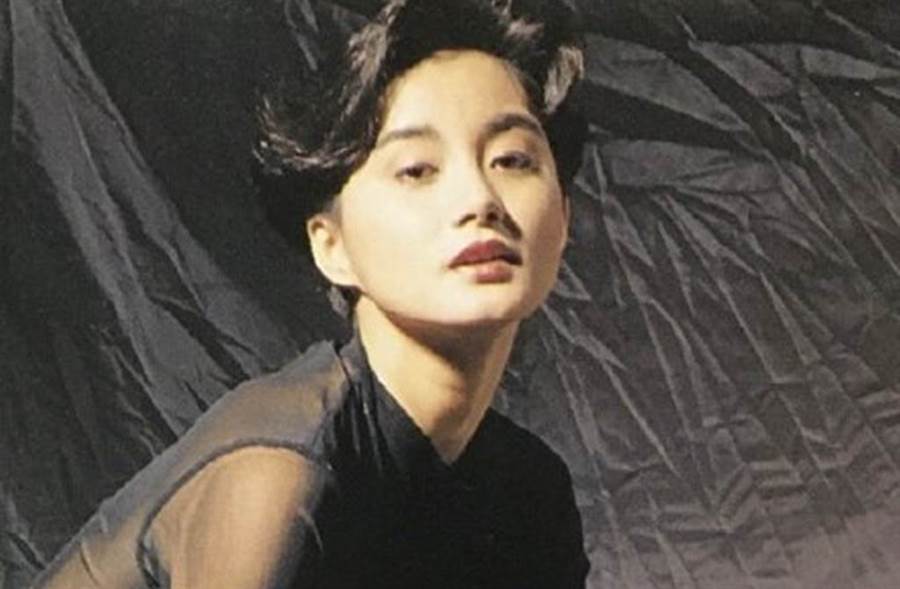 香港"艳后"陈颖芝年拍9部片走红,转型失败悄无声息淡出演艺界