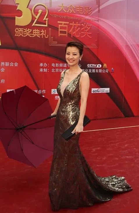 撒贝宁前女友美到犯规!身穿鱼尾裙优雅大方,气质超越章子怡